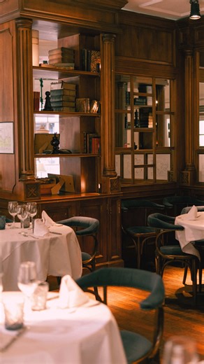 Cada plato, una nueva Ópera, cada cócktel, una nueva historia ⭐️ En nuestra cocina, cada creación cuenta una historia, despierta emociones y deja huella. Porque comer en Opera Victoria, siempre puede ir acompañado de cócteles de locura, más sabor, más experiencias únicas. ¿Quieres reservar? ⬇️ 🌐 Entra en nuestra web [Link en BIO] 📪 reservasoperavictoria@andilana.com 📞 918 313 489 ... #food #operavictoria #madrid #foodmadrid #planesmadrid