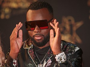 VIDEO. Maître Gims vous fait une démonstration d'arts-martiaux... sans lunettes !