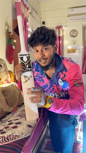 The Vogue Traveller™ on Instagram: "OnLine Products #4 🎁🪄 ENGLISH WILLOW CRICKET BAT🏏 . . 🛑Comment “Link” & I will DM you the website & products link 🛑. . 🔴Please note “Box of Love” is not available now - I will update next time when it’s available, you can check out their websites for the range of bats and purchase them in their current discount pricing.🔴 . Featured Products: Humax Arjun MK2 Bat - Light weight , Grade 2 English willow bat. Original cost : ₹24,000 Website discount : ₹16,5