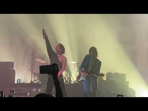 Måneskin Live: ‘Beggin’ | Electrifying Performance at Fillmore Auditorium, Denver