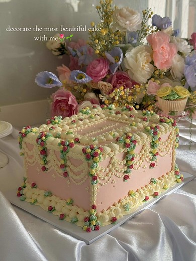 Decorate the most BEAUTIFUL cake with me🤍🌸🌷🌱✨ Cake Inspo: @New June 💕 #rectanglecake #floralcake #vintagecake #fyp #buttercreamflowers