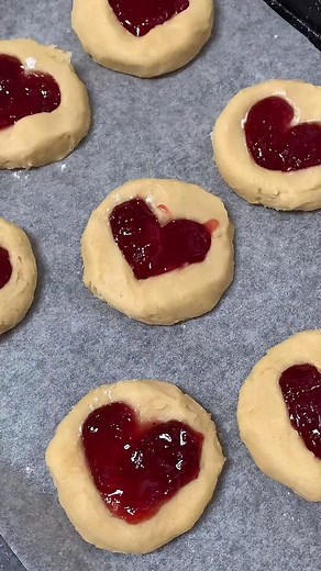 Delicious Baking Jam Heart Cookies Recipe