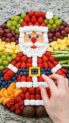 161K views · 1K reactions | Santa Claus is coming to... the snack table!  This is my favorite way to add a healthy, colorful, and fun option to the holiday spread. The kids go crazy for it, and it's the perfect fresh balance to all the rich holiday treats. #santa #fruitplatter #christmasfood #holidayparty #kidfriendlyfood | Savory Daily Recipes | Facebook