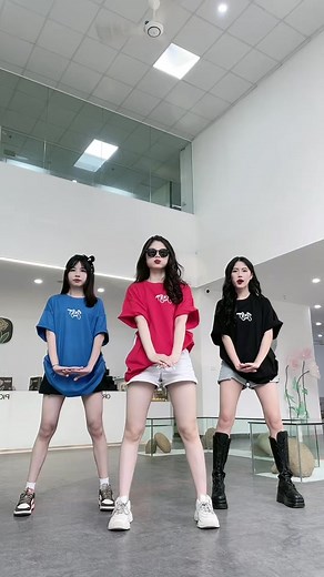 Ba siêu nhân gaooooo (dc: @khoiyee ) #dqn #clouddom #tiktokdancevn