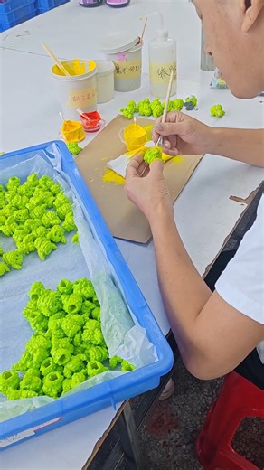 Custom figure toy painting by manual