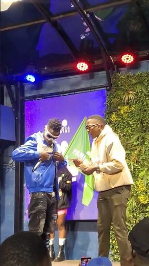 Chicken Chicken apologizes to Alien Skin live on stage at Comedy store #alienskinug