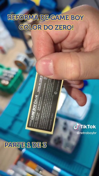 REFORMANDO UM GAME BOY COLOR DO ZERO! PARTE 1 DE 3 #gaming #pokemon #zelda #mario #videogames #90s #nintendo #nostalgia #retrogaming #gameboy #retrogames #retrogamer #retrogame #GBC #CGB #gameboycolor #nintendofan #retrocollector #90snostalgia #vintagegaming #oldschoolgaming #gameboymods #customgameboy #portablegaming #handheldgamingsystem