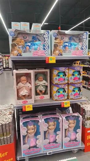 🟥 Bienvenue à l'Atelier du jouet ... un lieu où la magie prend vie ✨ Olivier vous y accueille avec le sourire ! ▶️ Ce week-end : Jusqu'à 50€ offert sur le rayon jouets* en bons d'achat de 25€ tous les 50€ d'achat et dans la limite de 100€ d'achat 😜🔥 #intermarchedeneuvesmaisons #rayonjouets #hypermarché #jouetsdenoël #jouets #promotion #promoduweekend #bonsdachat | Intermarché Neuves-Maisons Hypermarché