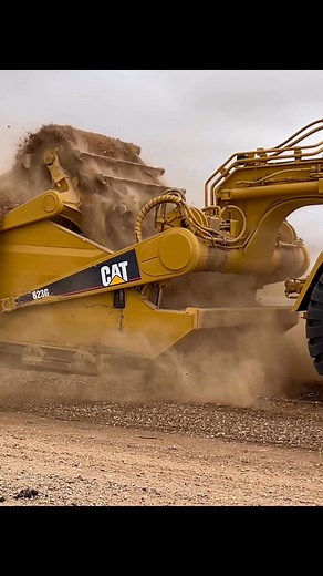 Paddle scraper in action. #constructionlife #constructionequipment #scraper | Pro TV