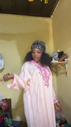 Vidéos de la Gamine (@la.gamine243) avec son original - la Gamine