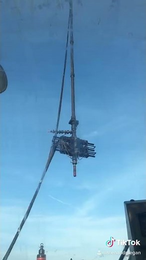 Crane operator wireline in the oilfield