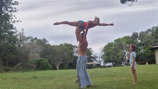 Bad quality video… first attempt doing duo acro. So much fun! I love flying 🦋
