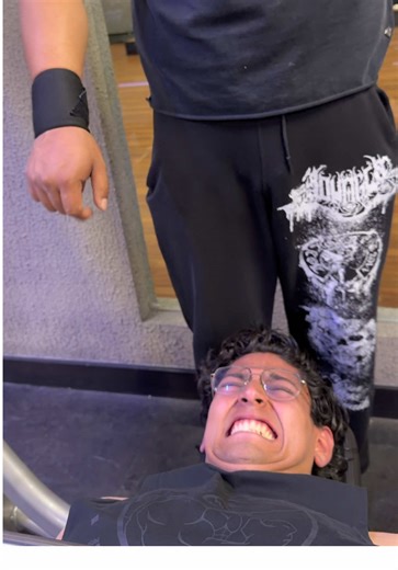 Perfectamente equilibrado @Brayan #gym #gimansio #gymhumor #humor #gymbro