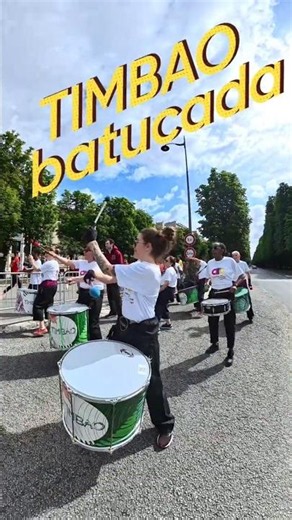 Timbao batucada envoie du lourd en Samba Reggae sur la course adidas 10k cour Albert 1er à Paris.