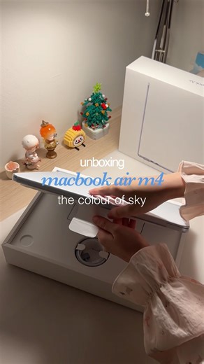 Getting 3 colours in one macbook 🩵🩶🤍 #apple #unboxing #macbook #m4 #macbookair #ugc