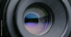 Camera lens with adjusting aperture