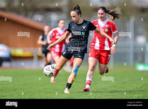 v.li.: Katharina Krist (Viktoria Berlin, 18) Elira Terakaj (FCB, 7) im Zweikampf, Duell, duel, tackle, Dynamik, Action, Aktion, 05.04.2026, Aschheim (Deutschland), Fussball, 2. Frauen-Bundesliga [Bundesliga], FC FC Bayern Munich II - Viktoria Berlin, DFB/DFL REGULATIONS PROHIBIT ANY USE OF PHOTOGRAPHS AS IMAGE SEQUENCES AND/OR QUASI-VIDEO Stock Photo - Alamy