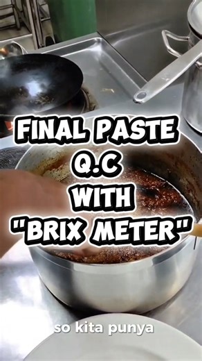 Ej Ahmad Haidzir on Instagram: "KEY OF CONSISTENCY A Brix meter (or refractometer) functions by measuring the refractive index of a liquid to determine the concentration of dissolved solids, primarily sugar. By passing light through a sample, it calculates the angle of refraction, translating it into a ( Brix scale percentages of solution by the standard reading guidelines) to measure sweetness, maturity, and concentration level.. #paste #chef_ej_ahmad #culinaryeducation #culinary #alhamdulillah