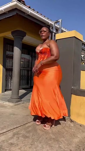 Femme Ronde : Charisme et Élégance au Quotidien