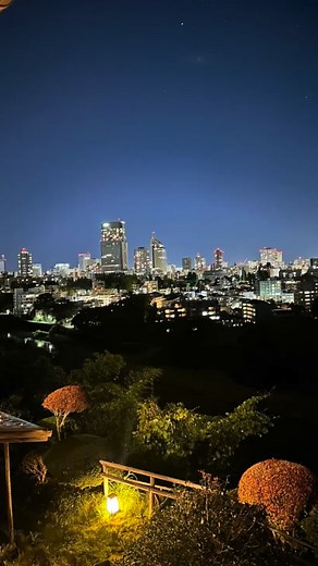 皆様こんにちは😉 ガンサバイバー梅宮アンナは、今回は仙台へ行くの巻です🐂👅 この度株式会社清月記様より お声をかけて頂き、斎苑別館2階エターナルホールにて、、 梅宮アンナのがん闘病記として 講演が行われました。 がん発覚より、沢山のインタビュー、沢山の配信、イベント、トークイベント、治療をしながら休まずに日々やって参りました。 この度、初となる MCなしでの、ひとり喋りが実現致しました🎤 写真を選び、マコ様が作って。。スライド形式で話が進んでいく。 がんがわかった時から世界が変わり 生きる意味を考えさせらて、 自分の役割がある事に気づいた我が人生だと。。。 世の中の為に、誰かの為に私の物語は日々更新していく。。 あの大変だった治療の日々ですが、 キチンと標準治療を選んだ事は、 私にとっては、大事な選択だった。 標準治療。。 それは、私にとっては最先端の治療と感じています。 医師を信じて、治療内容をキチンと把握して、そして、覚悟を決めて始まった治療だった。 そして、キチンと社会復帰ができている今、、あらゆる事柄、あらゆる携わった方々に感謝しかありません。 がんサバイバーは、がんサ
