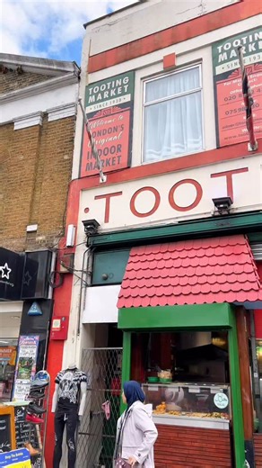 This hidden gem in Tooting Market is one of the best pasta spots in London with pasta dishes start from just £8 and small plates from just £3.50! This is @vermicellirestaurants, serving up fresh, homemade pasta from an open kitchen 🍝 Tucked away in one of South London’s oldest indoor markets, this is a gem you don’t want to miss! ✨ @tootingmarket #londonpasta #tootingmarket #southlondonfood #londonfoodguide #wheretoeatinlondon | ExploringLondon