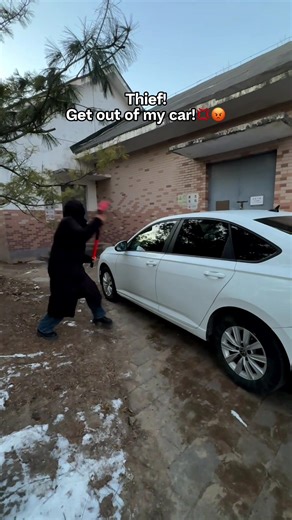 Stop car theft!Fit a steering wheel lock!Break in won’t mean steal your car!#cars #tips #emergency #protect