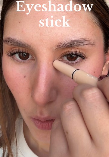 Palladio Eyeshadow Stick: Versatility in Makeup