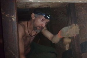 Bailiffs move in on HS2 protesters occupying tunnel under central London park