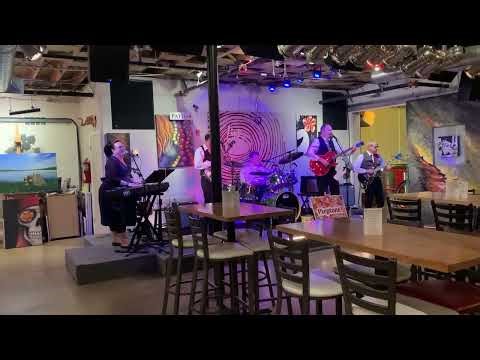 Pieptone! does I want to hold your hand @ Studio Winery