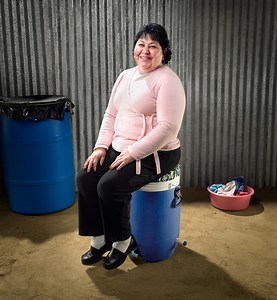 전기가 없은 빈민촌을 위한 발로 돌리는 세탁기 기라도라(GiraDora)