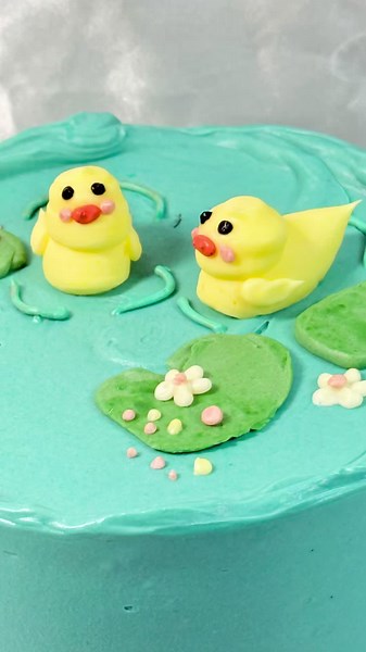 Cute Duck Cake Tutorial for Baking Enthusiasts