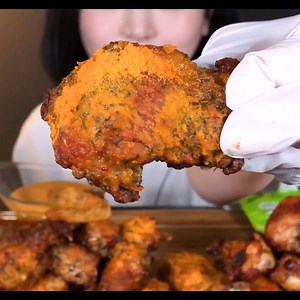 578K views · 6.1K reactions | Hello everyone ! This is Boki 殺 Today, I brought chicken that I requested a lot in the comments. One is the original oven-baked chicken and the other is spicy chicken with crispy skin  The sauce was various, so I had fun eating a combination of this and that ! Enjoy your meal too  #asmr #mukbang #boki #eatwithboki | 복희Boki Mukbang ヅ | Facebook