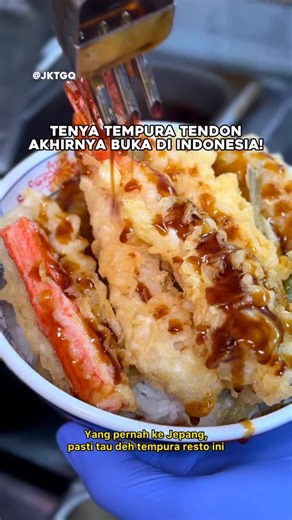 JKTGO on Instagram: "TENYA TEMPURA TENDON AKHIRNYA BUKA DI INDO 🔥 Ini Biggest Chain Tempura Resto di Jepang yang udah punya 140+ store di Jepang & 20 Store worldwide, kalau di Jepang ini terkenal banget, Pas buka di Indo, banyak orang Jepang langsung dateng, katanya temu kangen si Tendonnya 😂 Tempura disini freshly fried pas orderan masuk, dibuat dari awal setiap order, dan deep friednya juga pakai mesin, jadi ga terlalu minyakan & hasil gorengannya selalu konsisten! Tendon itu Tempura dituang