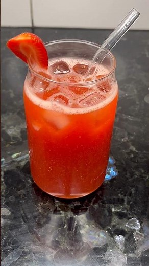 How to Make an Easy Strawberry Smoothie | Healthy Summer Drink #Shorts