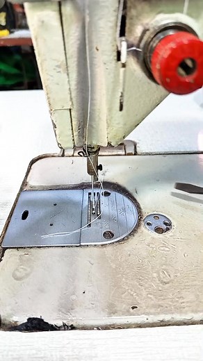 435K views · 4.1K reactions | how to install a sewing needle correctly #sewing #sewingtutorial #sewingtips #sewingproject #sewingmachine #tips #tipsandtricks #sewingmachinerepair #trendingreels | Bintang Crafts | Facebook