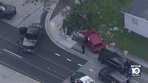 Kia Soul police chase ends in Lauderhill crash