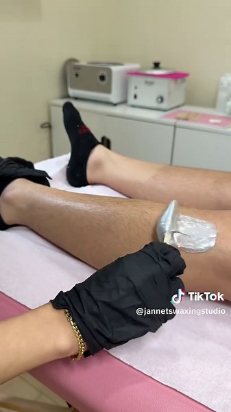 Trying out this sparkly wax from @Nova Wax 🤭 #fyp #waxtok #waxspecialist #nycwaxer #waxingvideos #waxersoftiktok #hairremoval #waxingvideo #wax #waxer