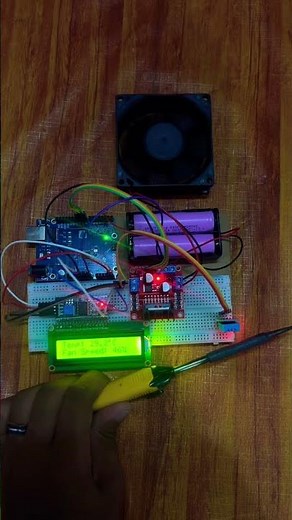 DIY Smart Temperature Controlled Fan using Arduino 🌡️🌀#shorts