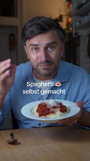 Selbstgemachte Pasta und Baguette mit KitchenAid