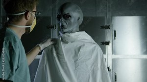 Alien Autopsy in secret government lab