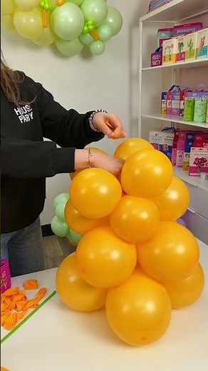 Cute balloon carrots made easy #balloontutorial #balloon #party #balloongarland #ballooncarrot