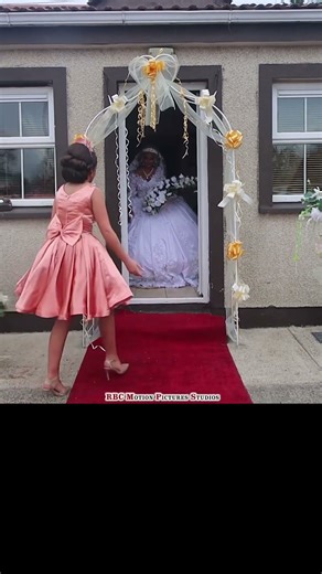 Royal bride arrival beautiful wedding gown