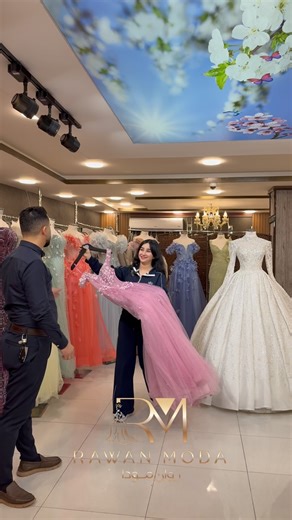 Rawan Moda on Instagram‎: "‏‎هنا كل ماتحلمين به 🧚🏻 ‏‎ولكن بطريقه مختلفه💁🏻‍♀️ ‏‎لێره‌ خه‌ونه‌كانت به‌ دیبێنه🧚🏻 ‏‎به‌لام به‌ شێوه‌یه‌كی جیاواز 💁🏻‍♀️ ‏‎عنوان : كركوك - شارع المحافظة - قرب فندق صنوبر 07701337777☎️ 07701336666☎️ ‏#explore #photo #followforfollowbacmk #follow #hawler karkuk slemani model bride bridal bridalmakeup salon makeupartist photography instagood instagram wedding weloveshopping drees shoping post reels reelsinstagram"‎