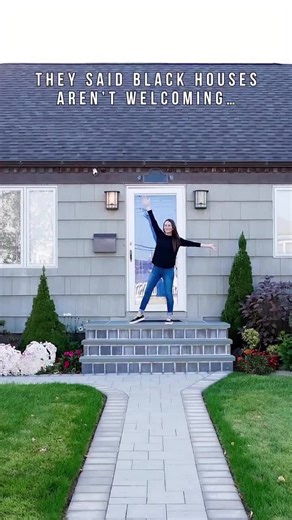 Give your entryway the smart upgrade it deserves with the Schlage Arrive Smart WiFi Deadbolt! 🔐📸: @diyhuntress