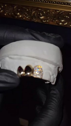 custom grillz 🥶 #grillz #customgrillz #customjewelry #jewelry #foryou #handcraft #handcrafted #pourtoi #diamond #jeweller #diamondgrillz #artist #handmade #lifestyle #rapmusic #fashion #jewelrymaking #hiphopjewelry #hiphop #menfashion #art #artwork #lovemywork