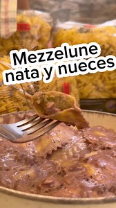 Mezzelune de boletus con trufa en salsa de nata y nueces, un plato digno de un banquete de los dioses romanos. https://abc.es/recetasderechupete/mezzelune-de-boletus-con-trufa-en-salsa-de-nata-y-nueces/94614/ Recetaza colaboración @pastagarofaloES | Recetas de rechupete