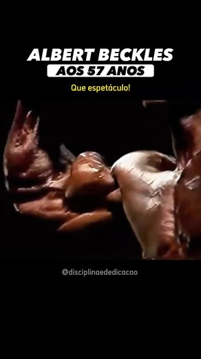 Que ESPETÁCULO que é o bodybuilding! Fala gigantes, este é o Albert All Beckles um dos atletas, se não o maior, mais longínquos de todos os tempos. Neste vídeo, dois anos antes ele competia OLYMPIA perdendo apenas para ninguém menos que LEE HANEY. Beckles ficou na 2° colocação aos 55 anos de idade. #bodybuilding #hipertrofia #maromba