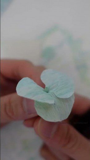LEARN TO MAKE HYDRANGEA with Crepe Paper #diy #flowers #hydrangeas #paperflower #papercraft