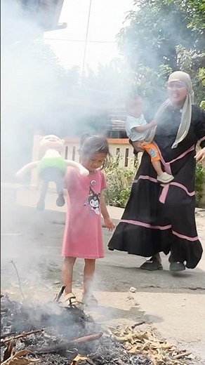 Felisha Bakar Boneka adik Bayi