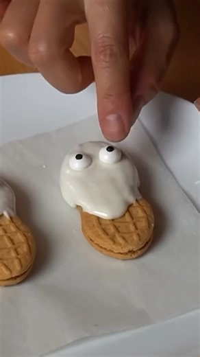 139K views · 2.5K reactions | Easy Last Minute Halloween Treats | Emmymade | Facebook